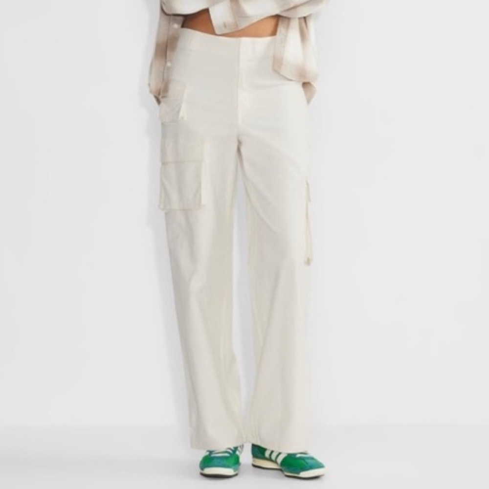 Aritzia TNA Picture Cargo Pants Light Birch Cream Estimated 0 O2